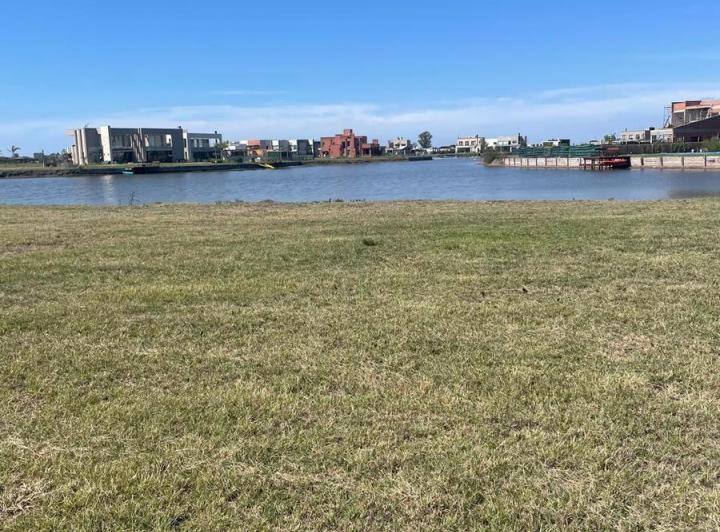 Terreno · 701m²