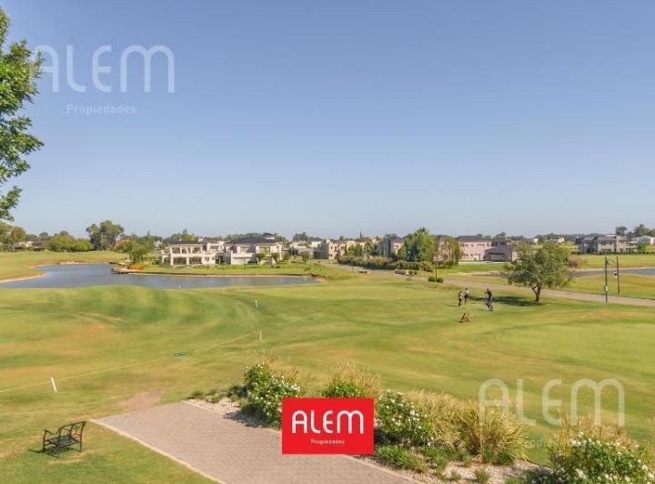 Terreno · 918m²