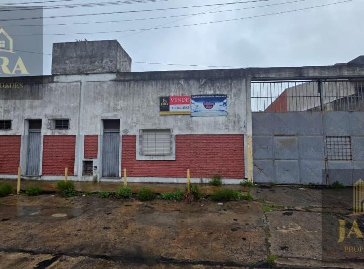Terreno · 735m²