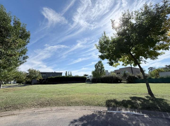 Terreno · 651m²