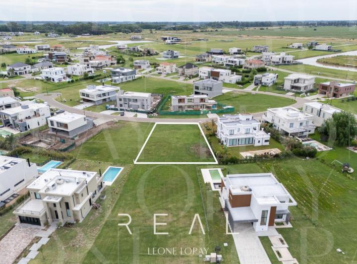 Terreno · 894m²