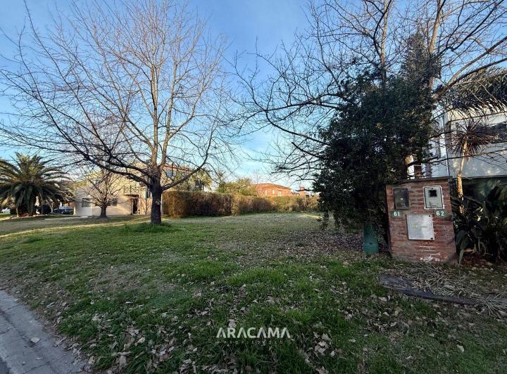Terreno · 700m²