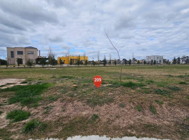 Terreno · 600m²