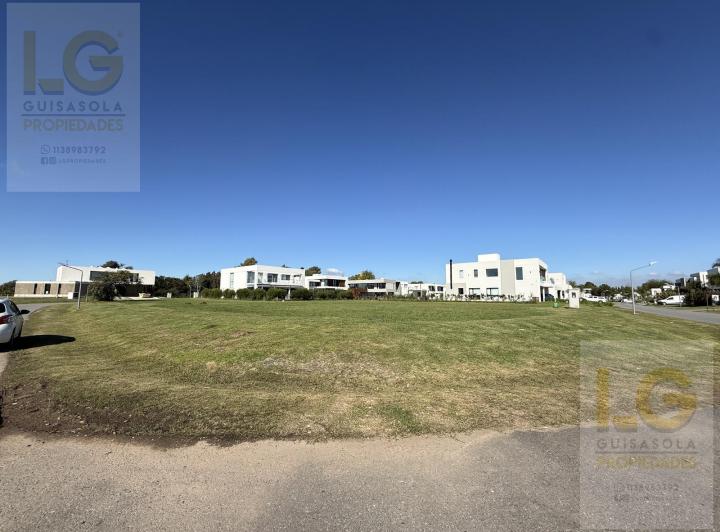 Terreno · 890m²