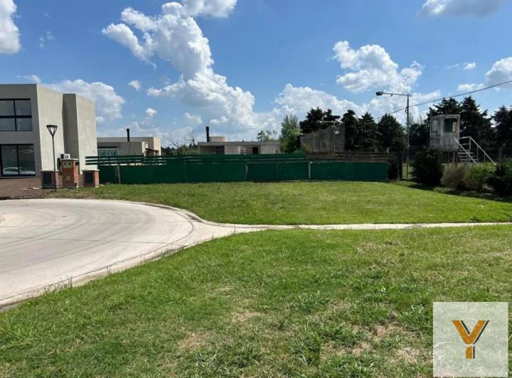 Terreno · 682m²