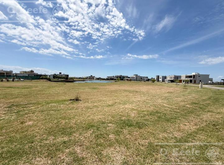 Terreno · 874m²