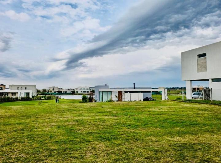 Terreno · 683m²