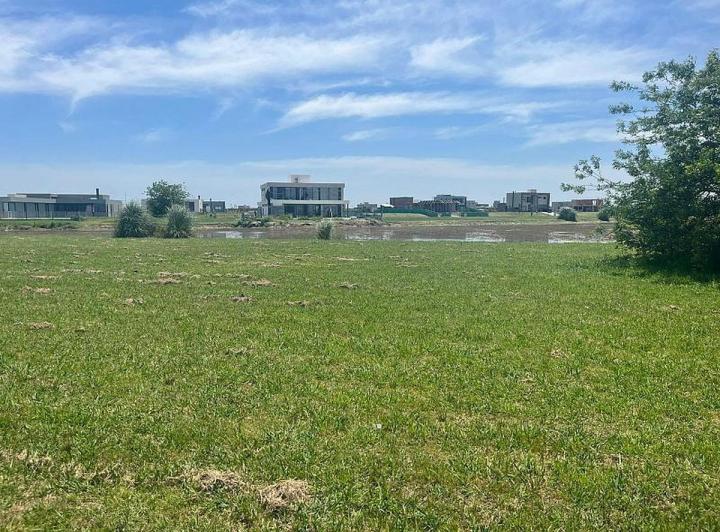 Terreno · 764m²