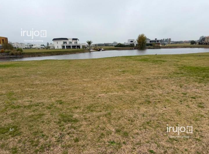 Terreno · 937m²