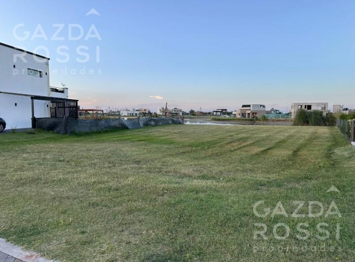 Terreno · 740m²