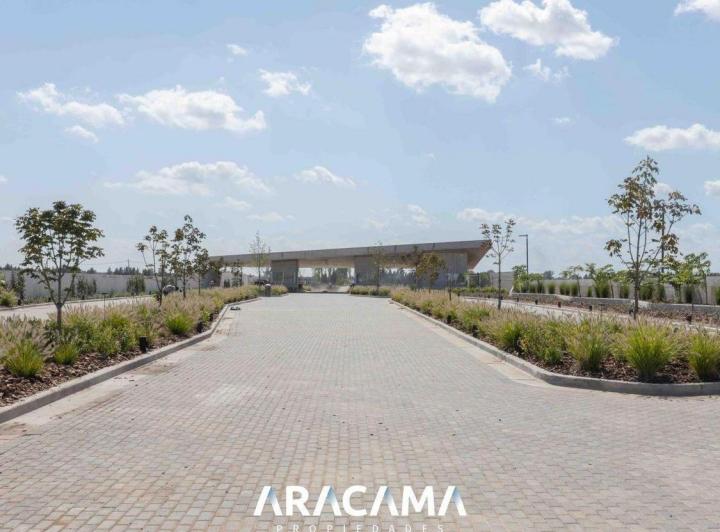 Terreno · 901m²