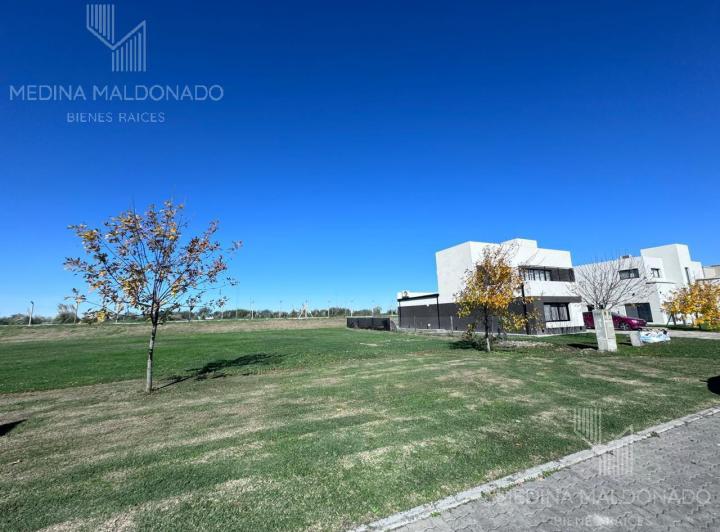 Terreno · 600m²