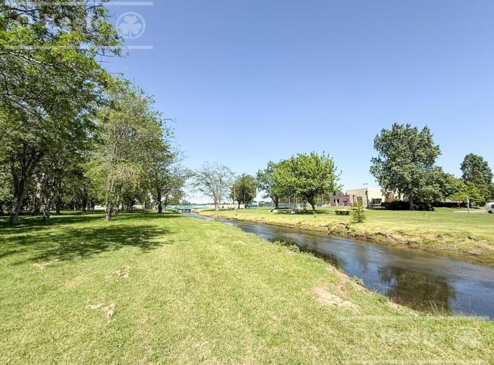 Terreno · 706m²
