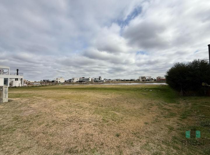 Terreno · 880m²