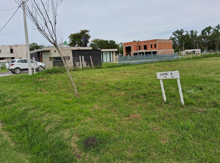 Terreno · 925m²