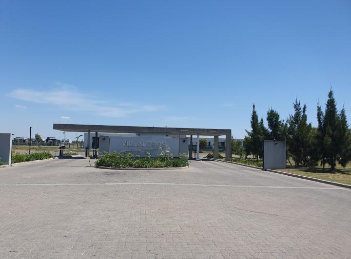 Terreno · 818m²