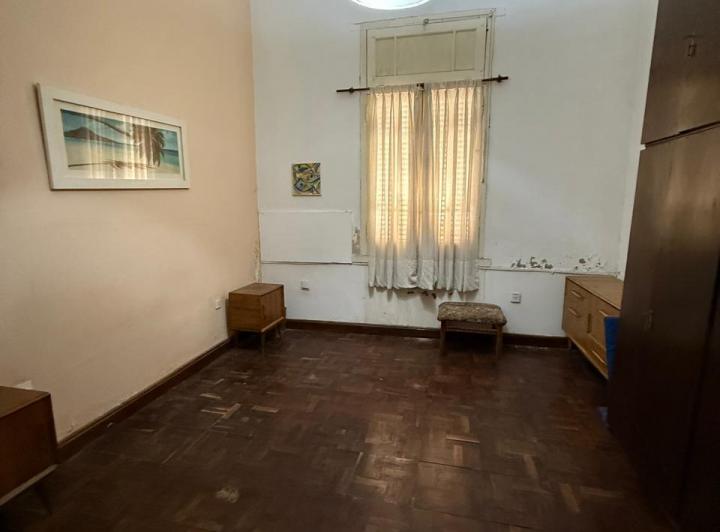 Terreno · 300m² · 7 Ambientes · 2 Cocheras
