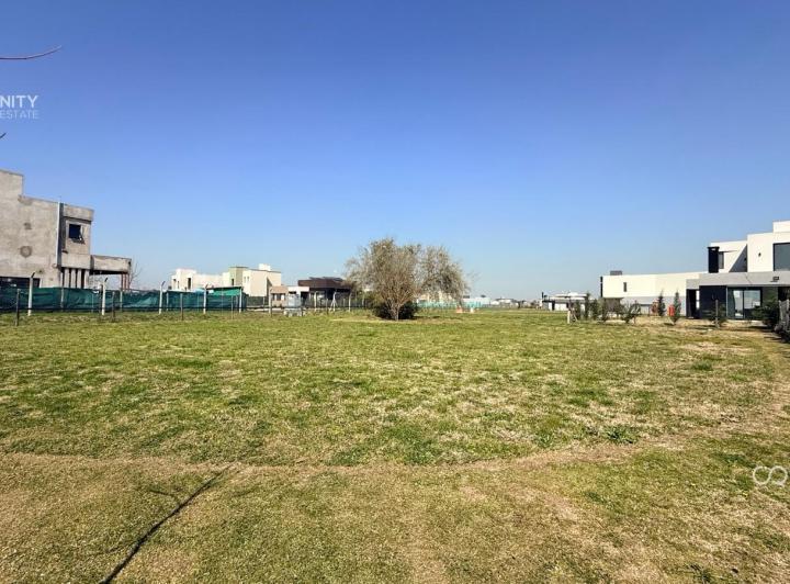 Terreno · 858m²