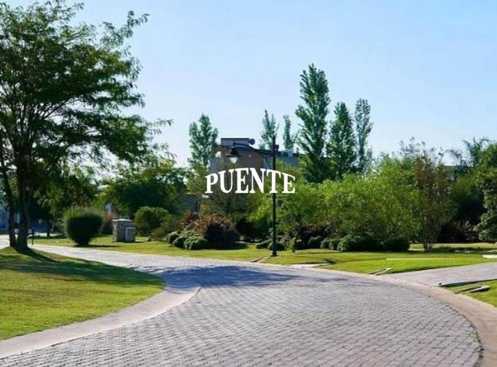 Terreno · 877m²