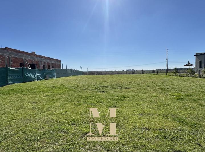 Terreno · 830m²