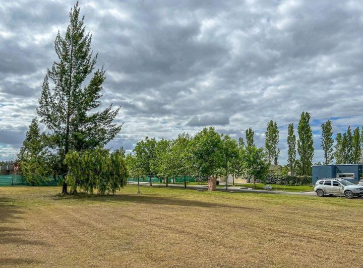 Terreno · 919m²