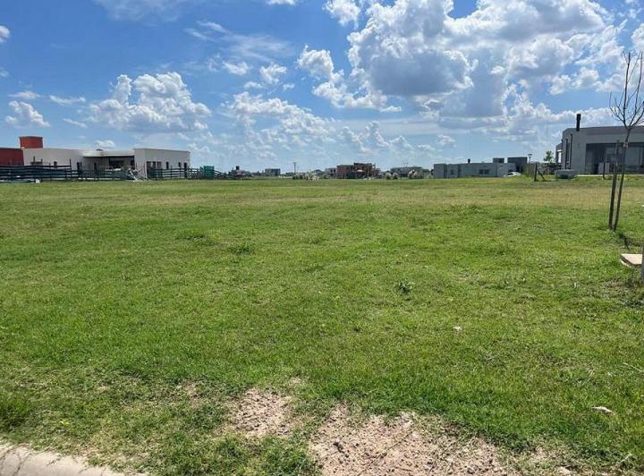 Terreno · 600m²