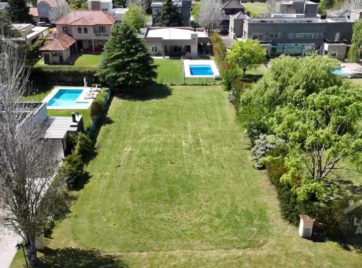 Terreno · 781m²