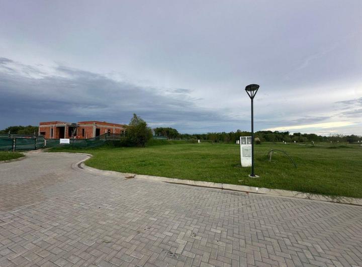 Terreno · 703m²