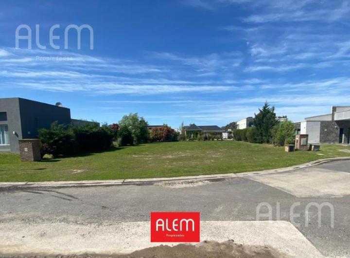 Terreno · 700m²