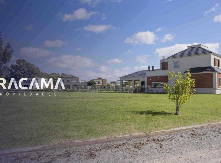 Terreno · 1051m²