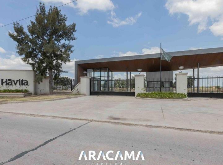 Terreno · 742m²