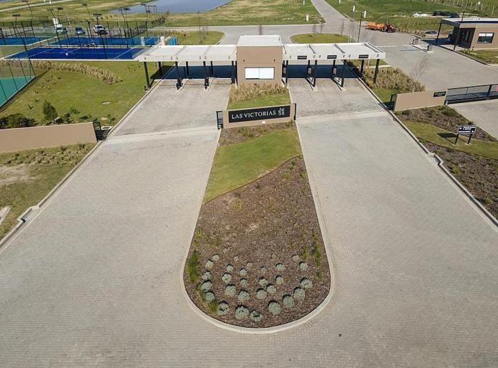 Terreno · 738m²