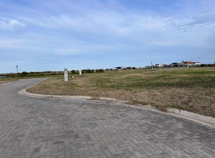 Terreno · 762m²