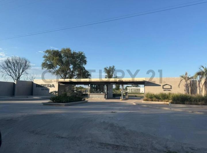Terreno · 818m²