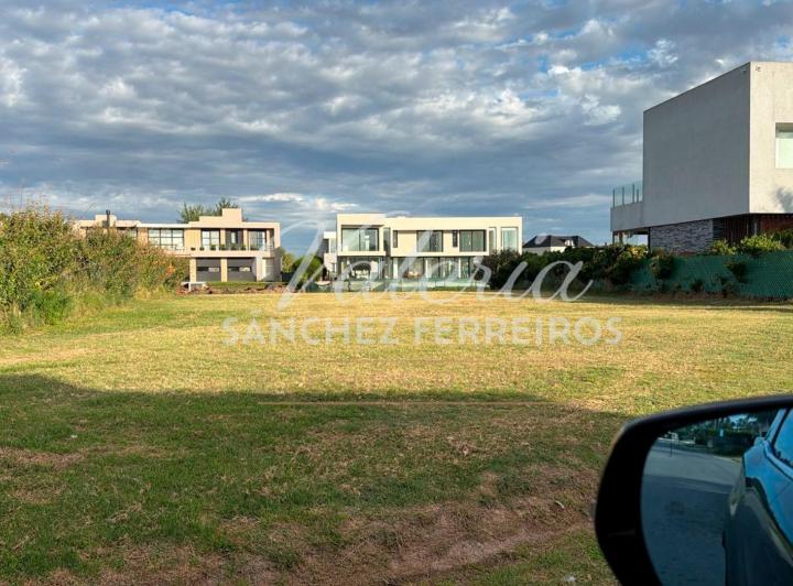 Terreno · 700m²