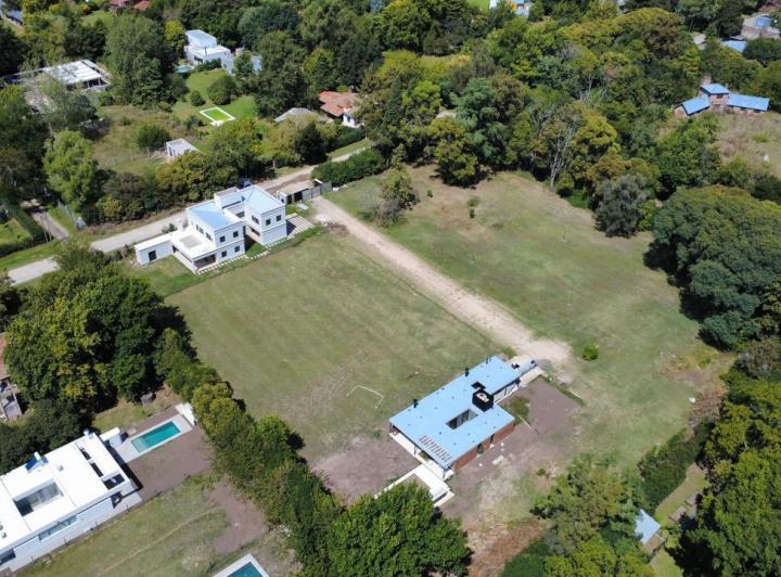 Terreno · 735m²