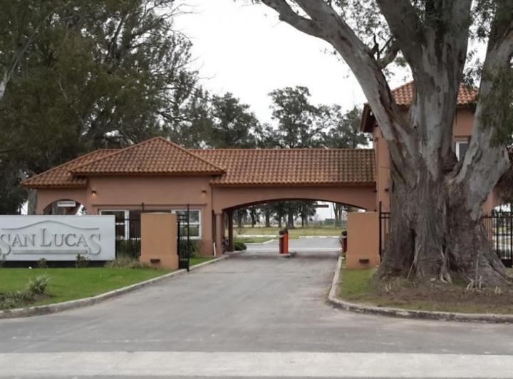 Terreno · 837m²