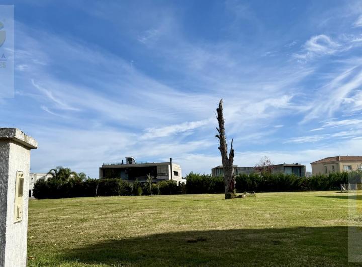 Terreno · 860m²
