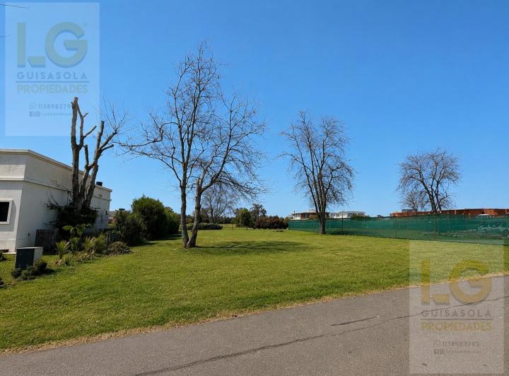 Terreno · 706m²