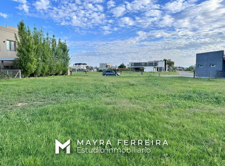 Terreno · 739m²