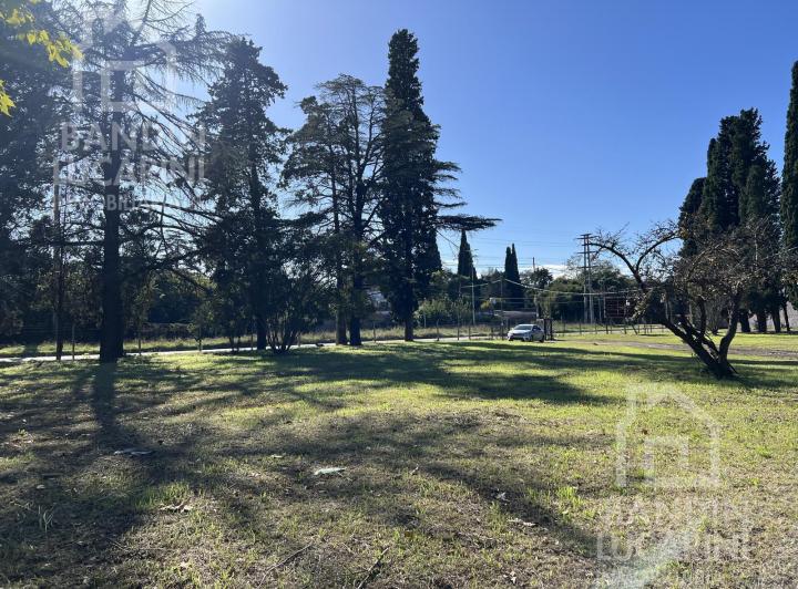 Terreno · 834m²