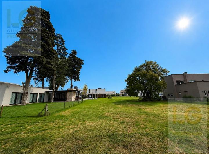 Terreno · 706m²