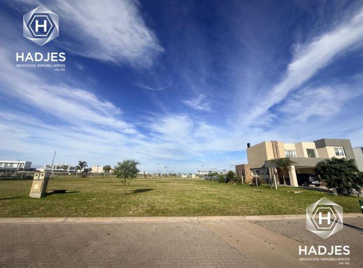 Terreno · 863m²