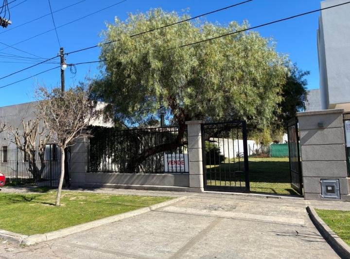 Terreno · 270m² · 2 Cocheras