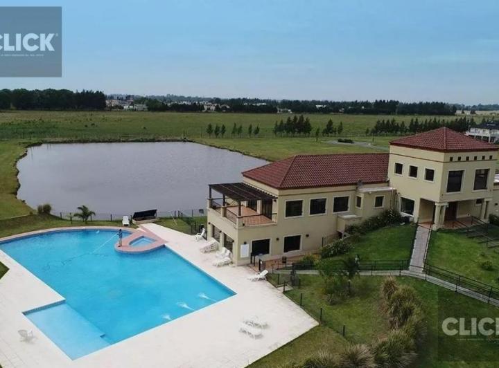Terreno · 700m²