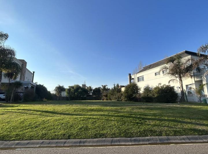 Terreno · 870m²
