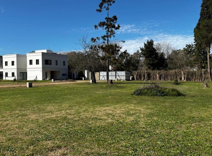 Terreno · 734m²
