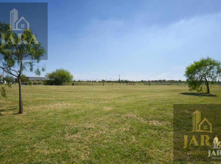 Terreno · 904m²