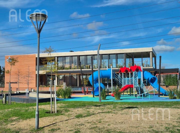Terreno · 700m²