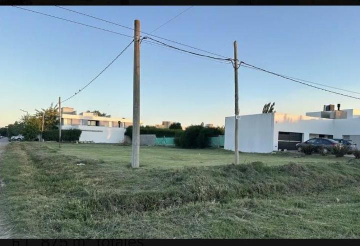 Terreno · 875m²